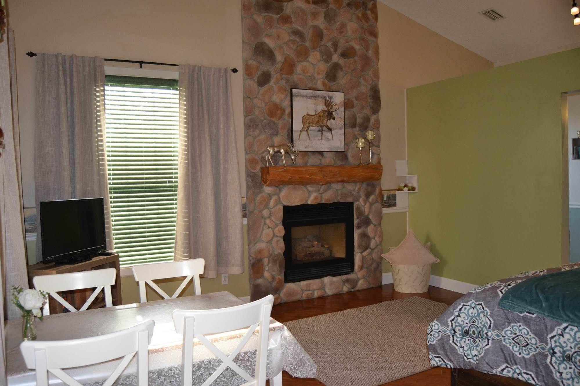 Rock Pointe Ranch Bed & Breakfast Floral City Екстериор снимка